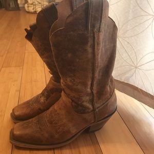 Justin bentrail cowgirl boots size 9